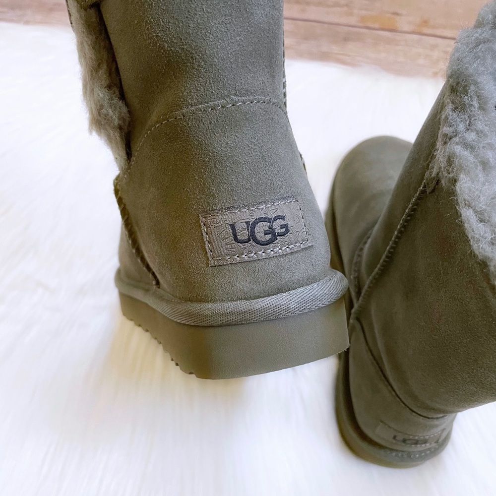 UGG Bailey UGG Metal Graphic Burnt Olive Suede Boots - Picture 8 of 10